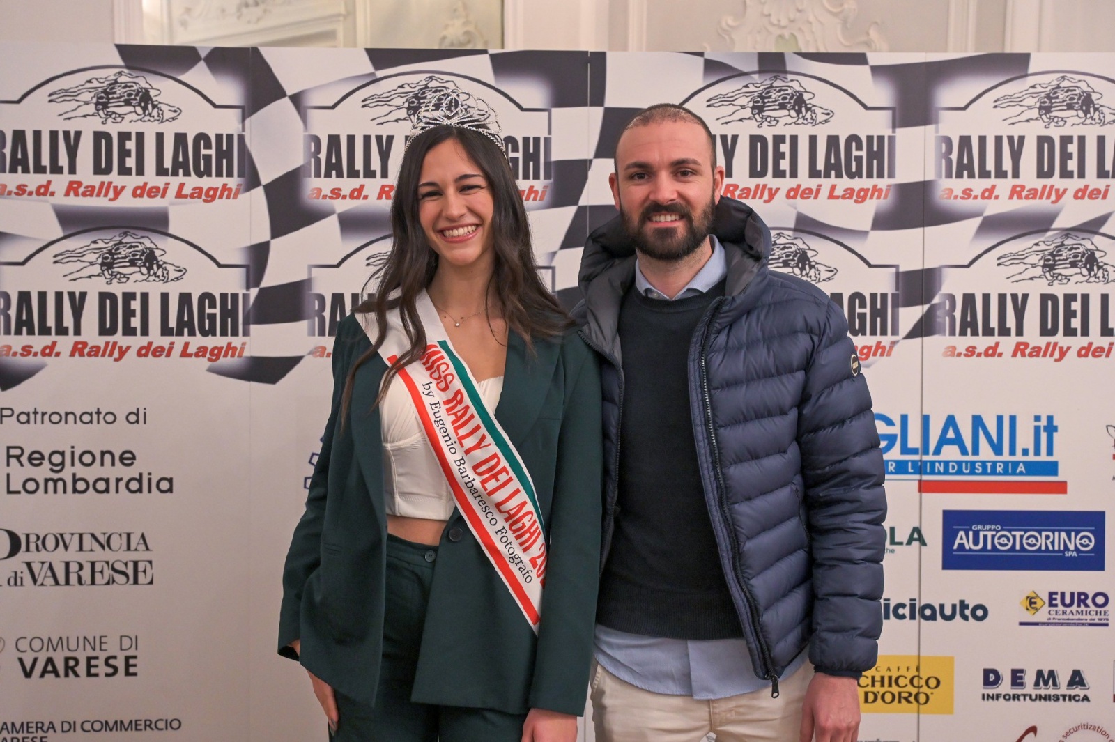 VARESE PRESENTAZIONE RALLY INTERNAZIONALE DEI LAGHI 2024 - VILLA RECALCATI NELLA FOTO ANDREA CRUGNOLA CON LA MISS