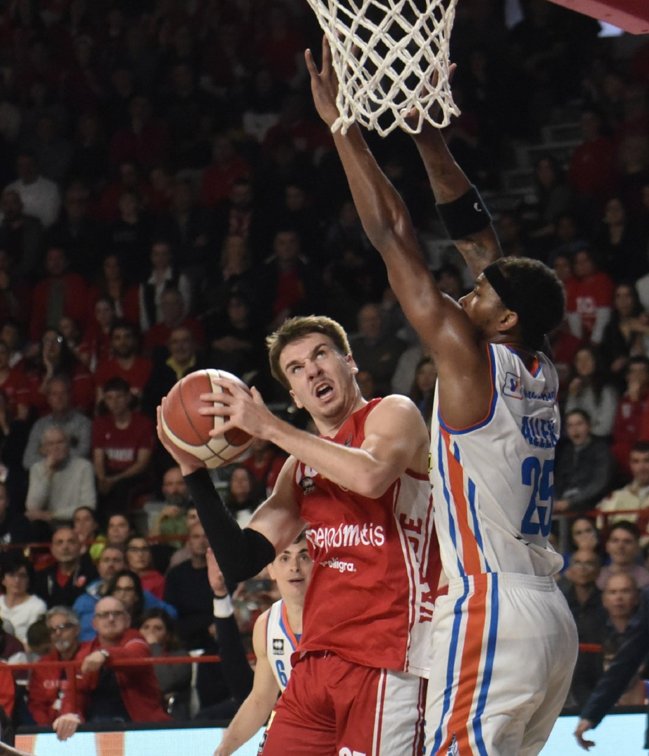 VARESE. BASKET LBA. OPENJOBMETIS VARESE - NUTRIBULLET BASKET TREVISO NELLA FOTO BESSON