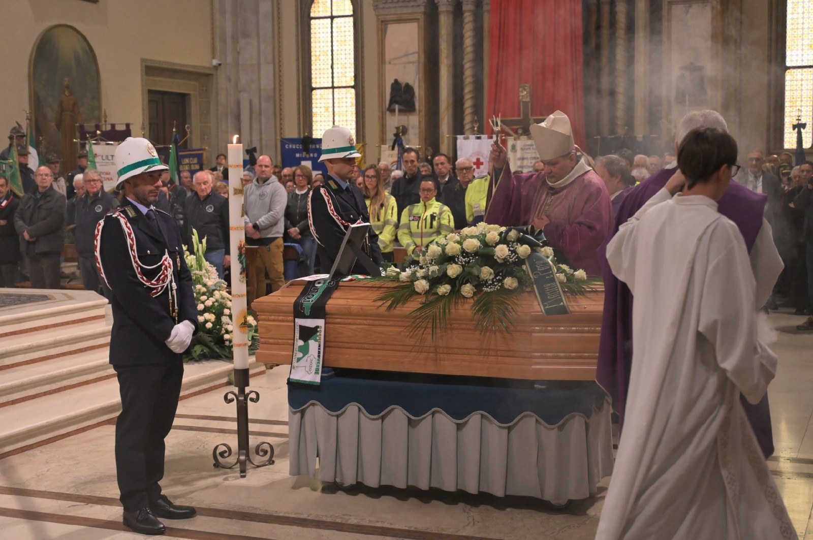 CASTELLANZA FUNERALI MIRELLA CERINI SINDACO DI CASTELLANZA CHIESA DI SAN GIULIO