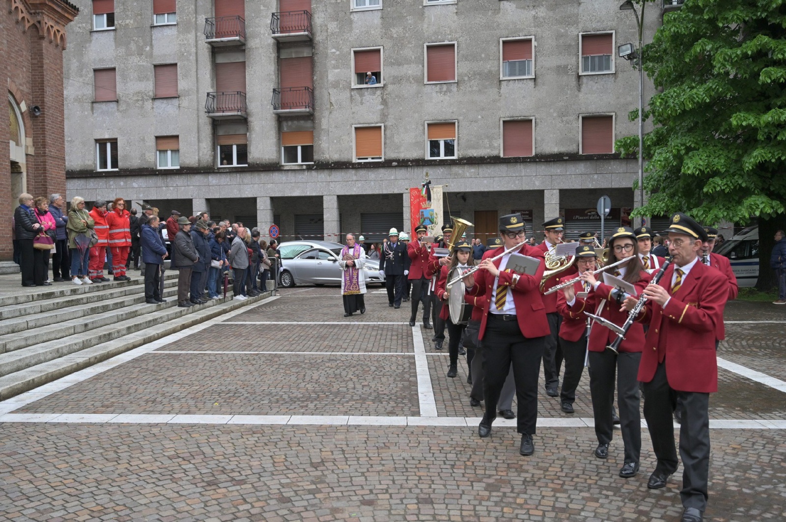 CASTELLANZA FUNERALI MIRELLA CERINI SINDACO DI CASTELLANZA CHIESA DI SAN GIULIO