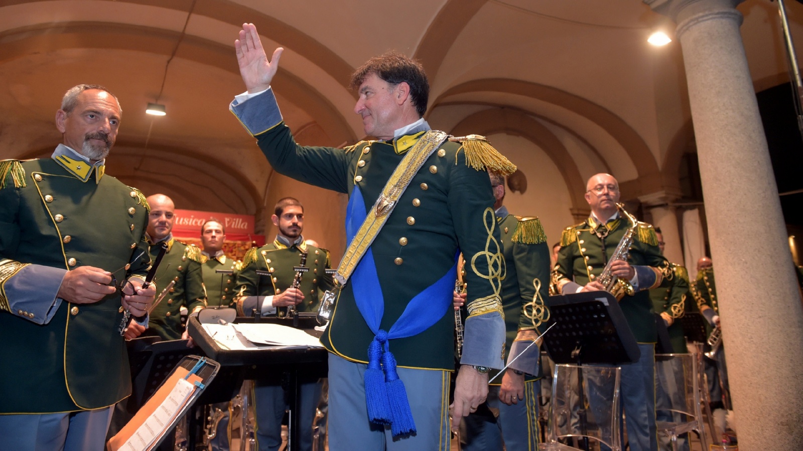 GAZZADA. CONCERTO BANDA MUSICALE GUARDIA DI FINANZA A VILLA CAGNOLA