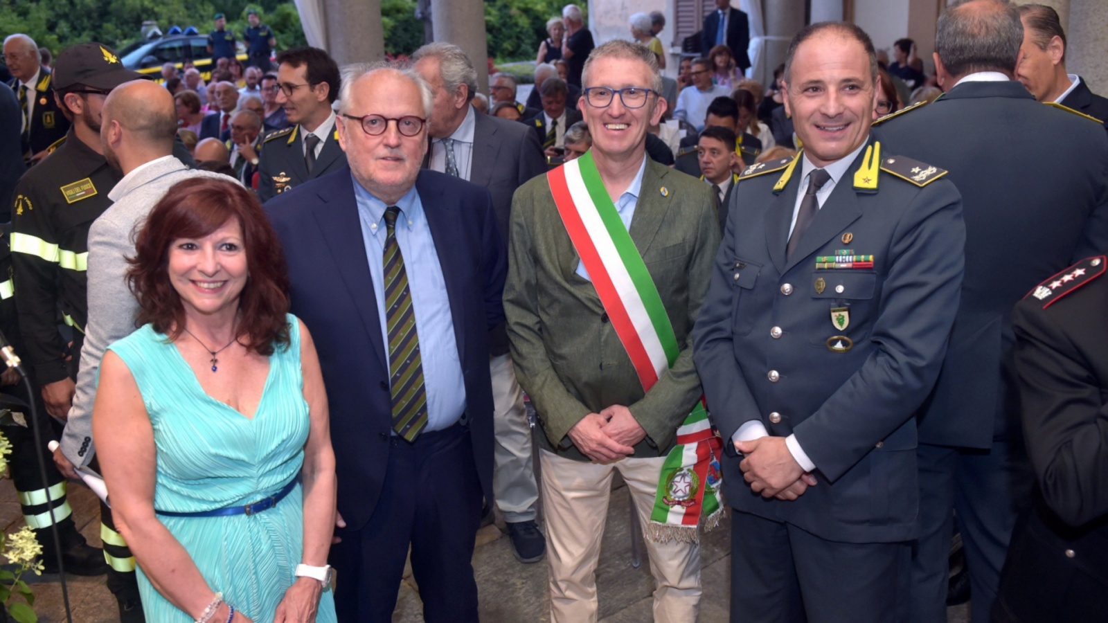 GAZZADA. CONCERTO BANDA MUSICALE GUARDIA DI FINANZA A VILLA CAGNOLA NELLA FOTO DOTT. CARABELLI, SINDACO FRATTINI E GEN. SCIARAFFA