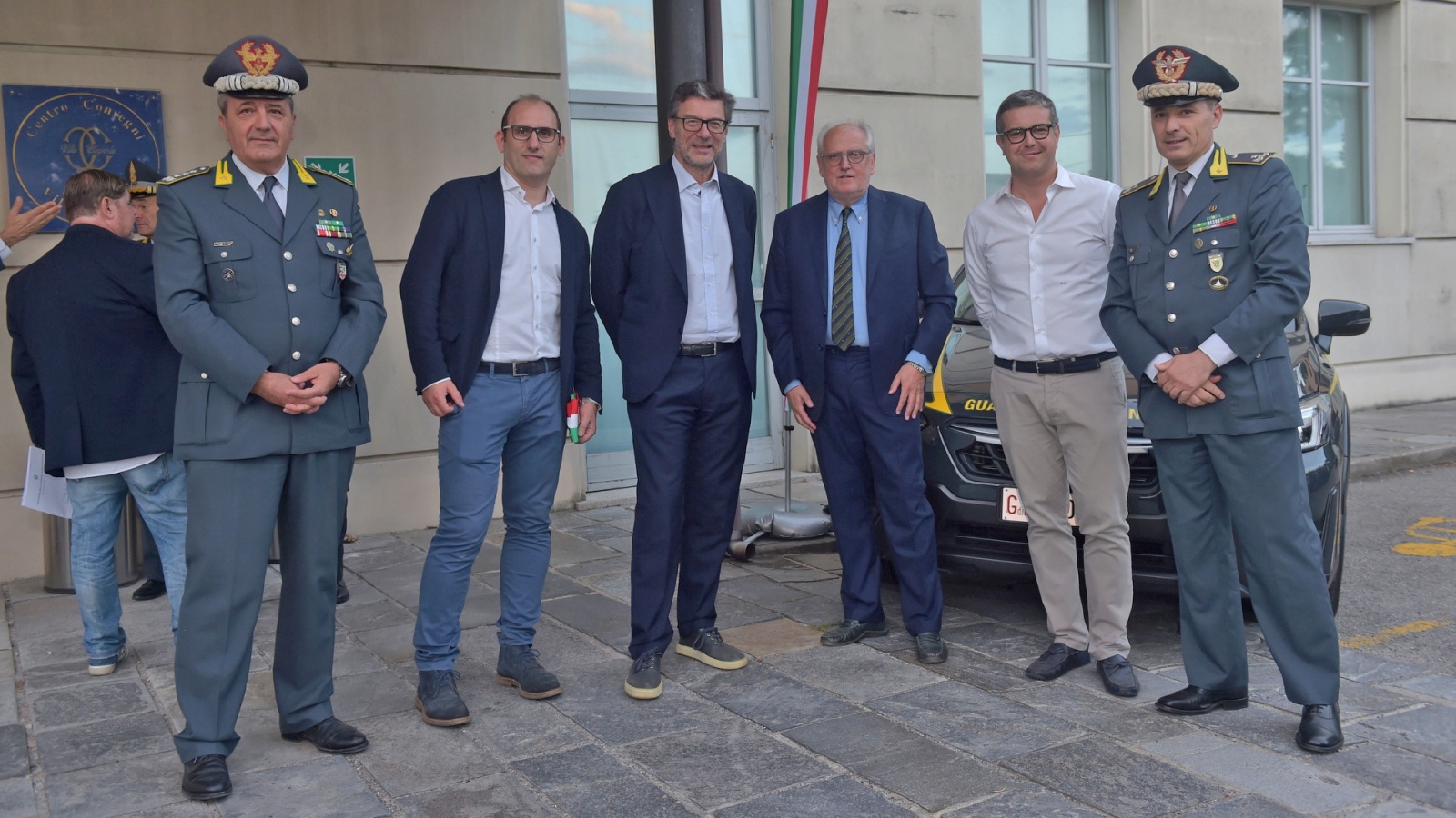 GAZZADA. CONCERTO BANDA MUSICALE GUARDIA DI FINANZA A VILLA CAGNOLA NELLA FOTO DA SX GENERALE DI CORPO D’ARMATA FABRIZIO CARRARINI, COMANDANTE INTEREGIONALE G DI F PER IL NORD OVEST, MINISTRO GIANCARLO GIORGETTI, DOTT. ANGELO CARABELLI, PRESIDENTE PRO LOC