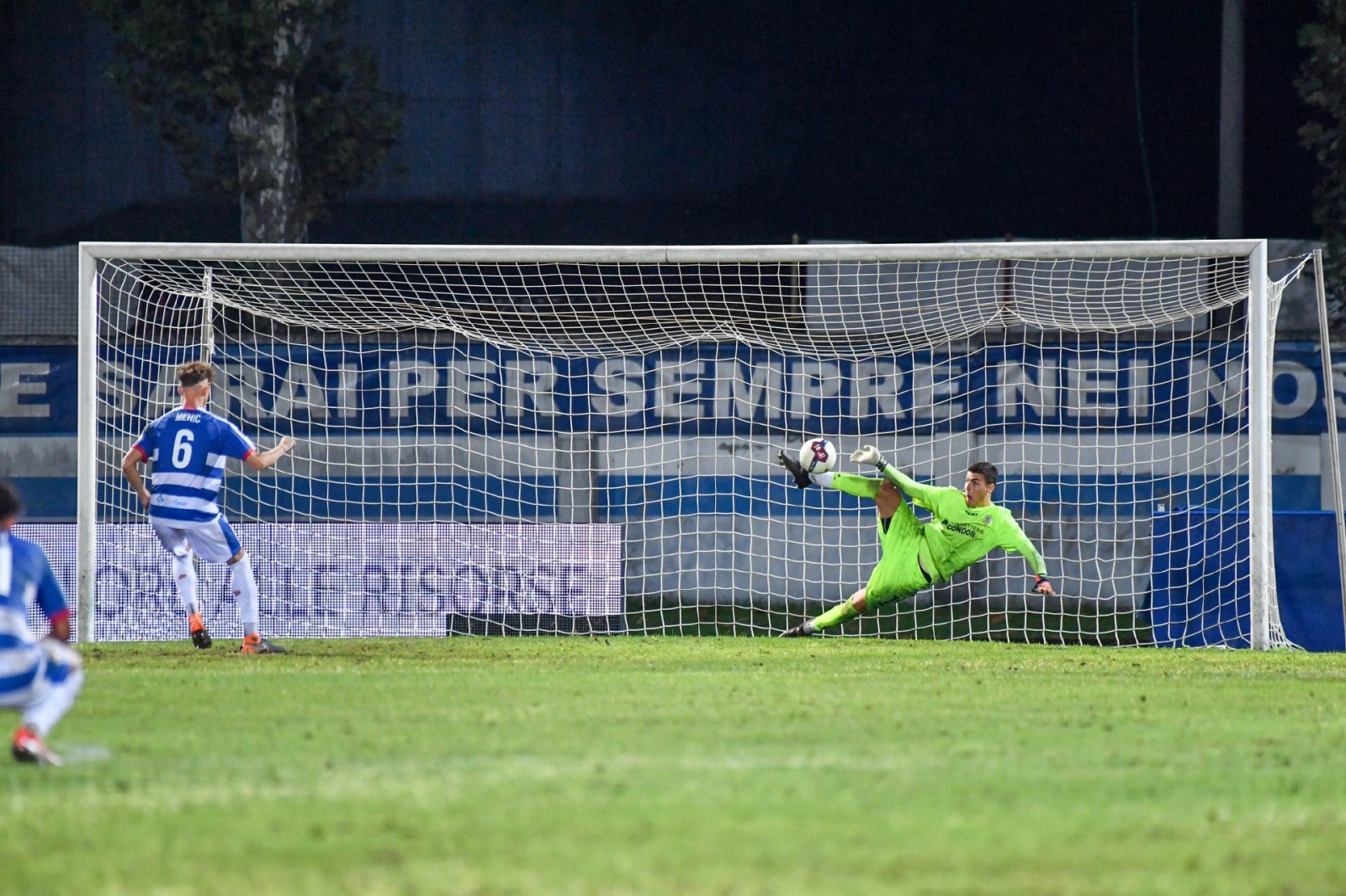 BUSTO ARSIZIO CALCIO SERIE C COPPA ITALIA AURORA PRO PATRIA VS. PRO VERCELLI NELLA FOTO PARATA SU RIGORE DI MEHIC