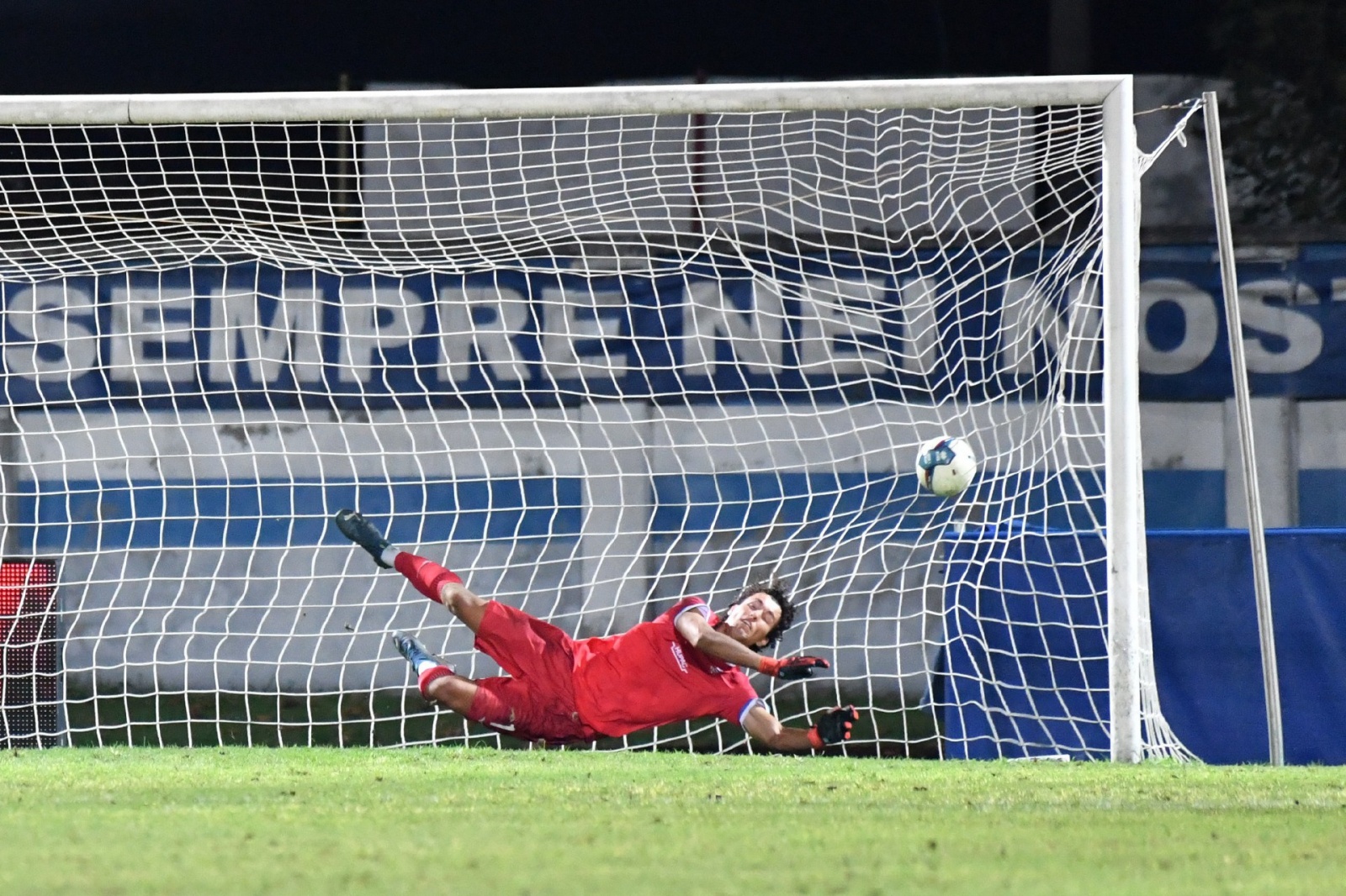 BUSTO ARSIZIO CALCIO SERIE C COPPA ITALIA AURORA PRO PATRIA VS. PRO VERCELLI NELLA FOTO RIGORE DI SERPE DEL 5 A 4 PRO VERCELLI