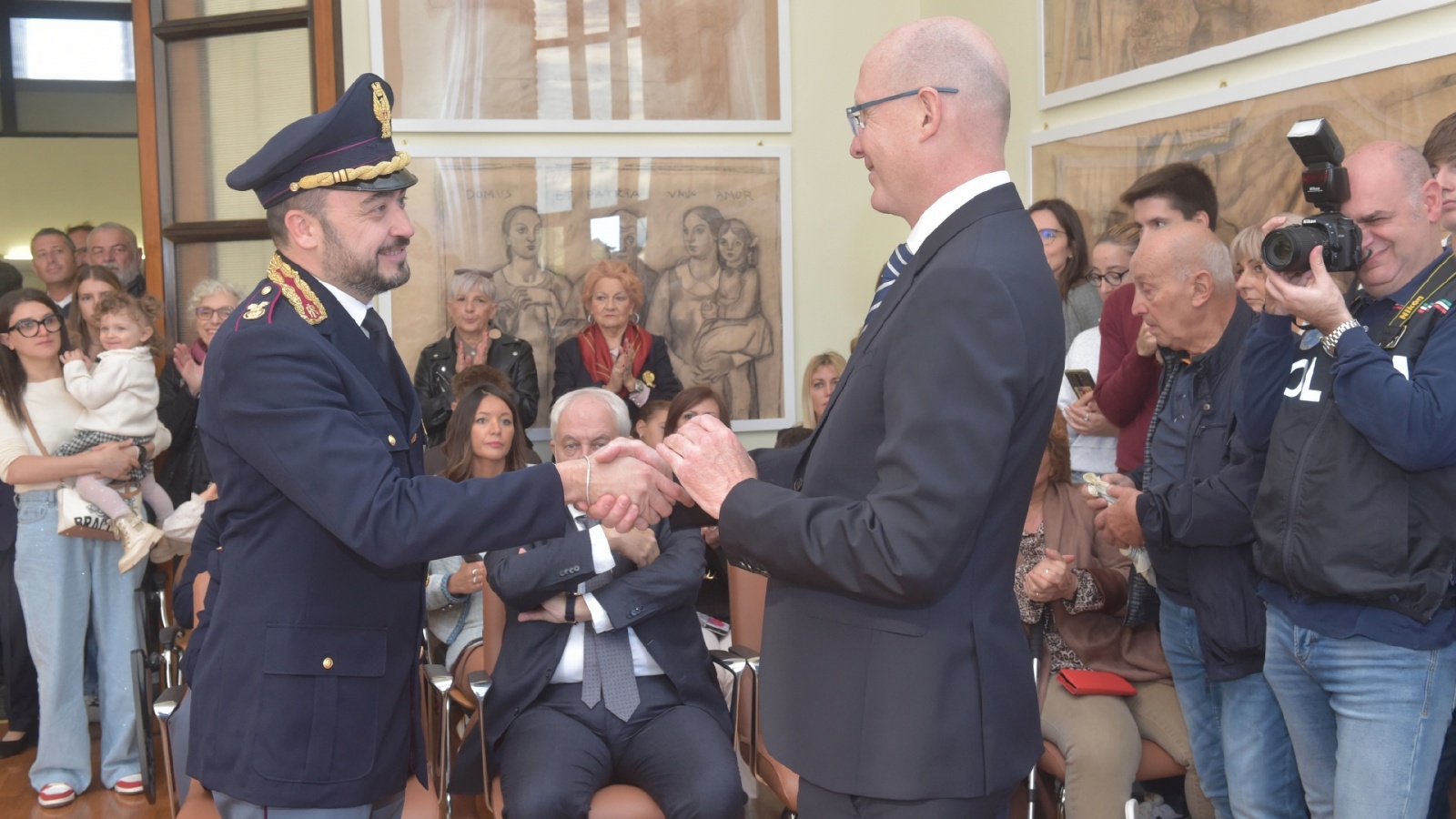 VARESE. PREMIAZIONI IN QUESTURA PER FESTA PATRONO SAN MICHELE ARCANGELO NELLA FOTO VICE QUESTORE LUIGI MARSICO