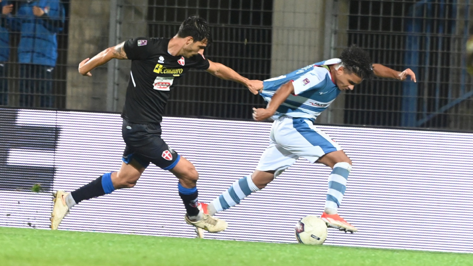 BUSTO ARSIZIO PRO PATRIA NOVARA CALCIO NELLA FOTO PITOU