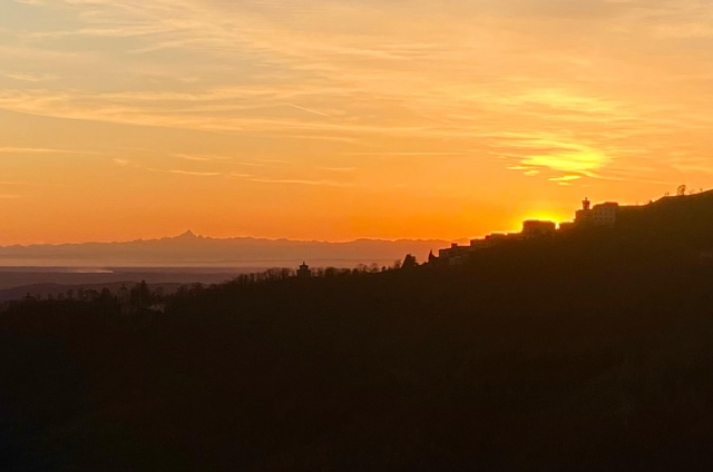 Sacro Monte e Monviso al tramonto