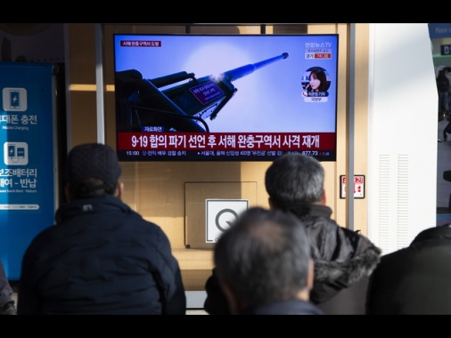 La Corea del Nord spara 60 colpi verso isola sudcoreana