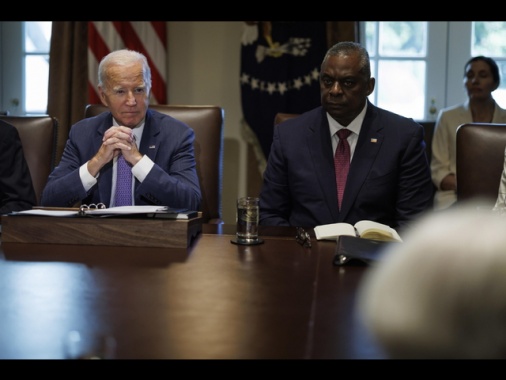 Usa, media: anche Biden informato tardi del ricovero di Austin