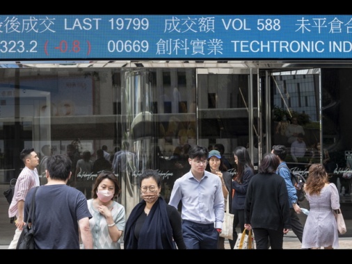 Borsa: Hong Kong positiva, apre a +0,20%