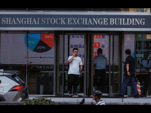Borsa: Shanghai apre poco mossa a +0,08%, Shenzhen a +0,14%