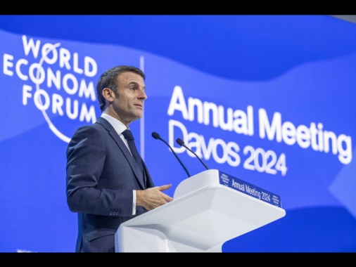 Macron invoca eurobond su alcune priorità Ue