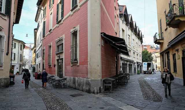 La Piccola Brera, con via Cattaneo e via Cavallotti, nel centro storico di Varese  (foto Blitz)