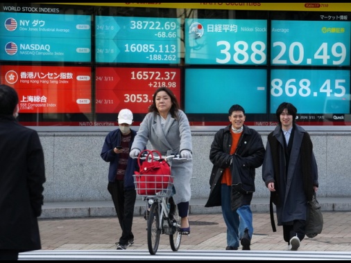 Borsa: Tokyo, apertura in calo (-0,55%)