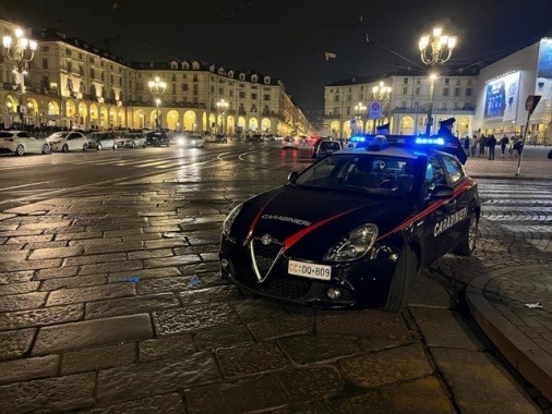 Sequestrano e picchiano 50enne per giorni, arrestati 2 minorenni