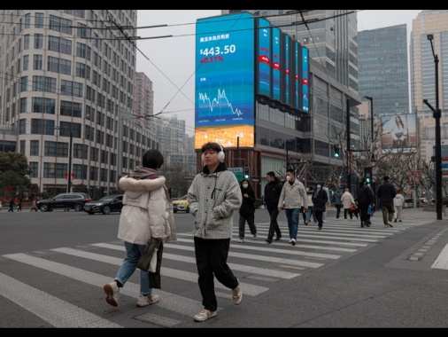 Borsa: Shanghai apre a -0,25%, Shenzhen a -0,30%