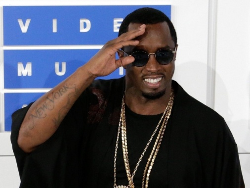 'Blitz nelle case di Puff Daddy per traffico sessuale'