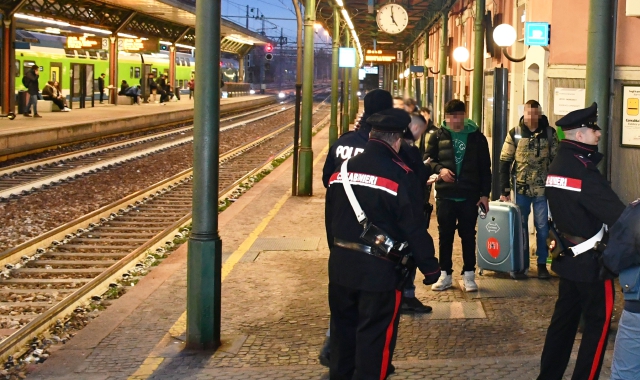 Carabinieri alla stazione di “Saronno Centro”  (foto Archivio)