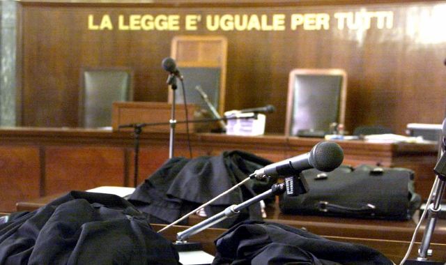 Clienti truffati: avvocata a processo a Varese