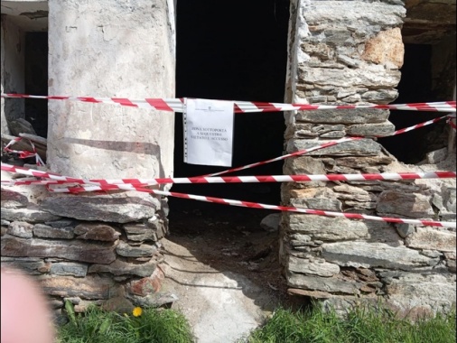 Donna trovata morta vicino ad Aosta, decesso per dissanguamento