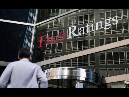 Fitch taglia l'outlook della Cina a 'negativo'