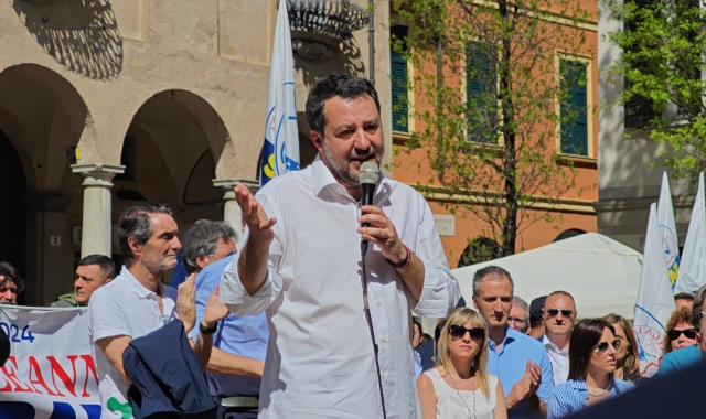 Il discorso di Salvini in piazza Podestà  (foto Blitz)