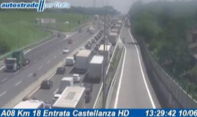 Incidente in Autolaghi, code verso Milano