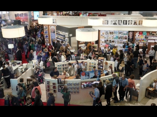 Da Maraini a Trevi, appello di 40 autori a Buchmesse e Aie