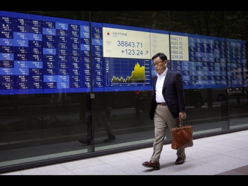 Borsa: l'Asia sale in attesa dei dati Usa, bene Tokyo e Sidney