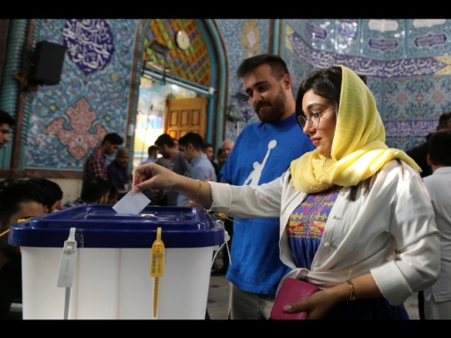 Iran al voto, esteso di due ore l'orario di chiusura dei seggi