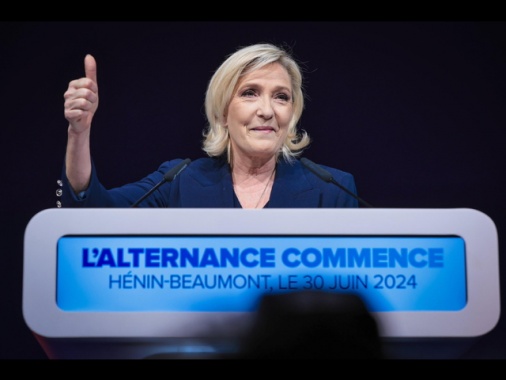 Le Pen annuncia, 'il governo è pronto'. Ma lei non ci sarà