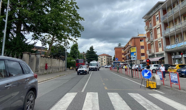 Cantiere in viale Borri, traffico in tilt