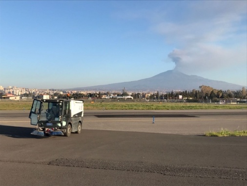 Stop emissione cenere ma chiude aeroporto Catania