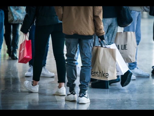 Al via i saldi estivi, 9 milioni fanno shopping nel weekend