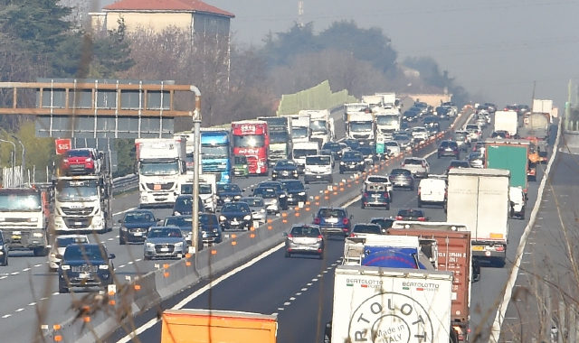 Code in autostrada a Legnano  (foto Archivio)