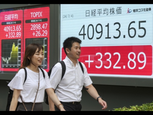 Borsa: Asia corre con attesa tassi Fed, Tokyo (+1,9%) ai massimi