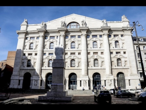 Borsa: Milano apre in lieve calo, Ftse -0,11%