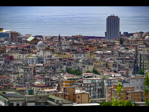 Cambia il salva-casa, niente stop se abusi nel condominio