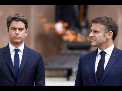 Macron martedì potrebbe accettare le dimissioni del governo