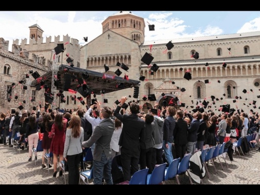 L'84,3% dei laureati trova lavoro, diplomati solo il 73,3%