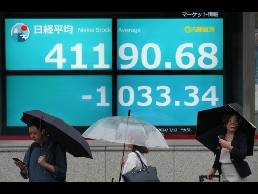 Borsa: tensioni sui chip pesano su Tokyo (-2%), tiene la Cina