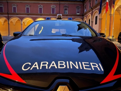 Accoltella coetaneo per gelosia, 17enne arrestato a Napoli