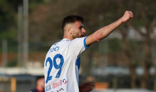 Eljon Toci con la maglia della Pro Sesto