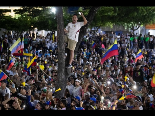 Elezioni in Venezuela, lunghe fila prima dell'apertura dei seggi