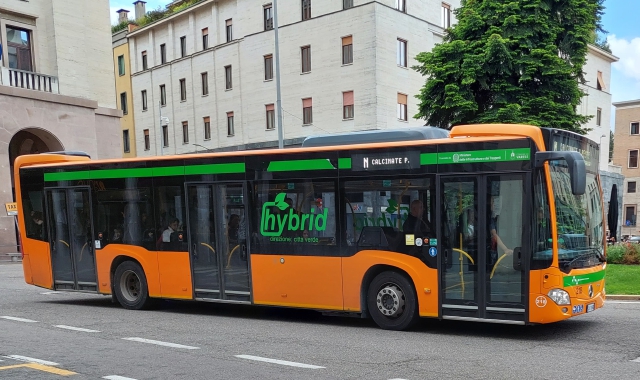 Un bus della linea C: ora entra in servizio quello targato Unesco