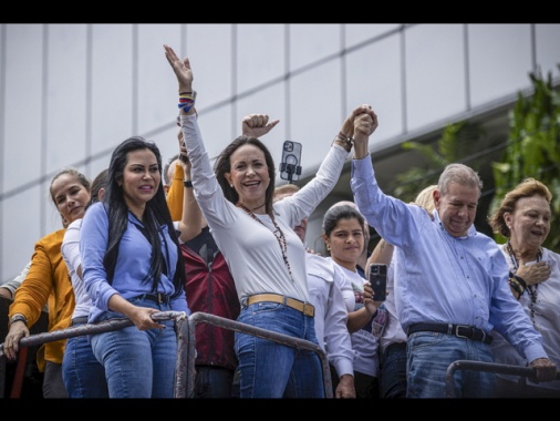 L'Argentina riconosce González presidente del Venezuela