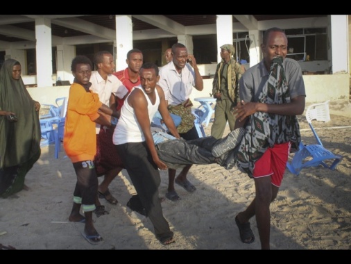 Somalia: attentato su spiaggia Mogadiscio, almeno 7 morti