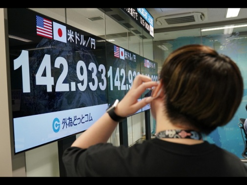 Crolla Borsa a Tokyo, la maggior flessione di sempre (-12,4%)