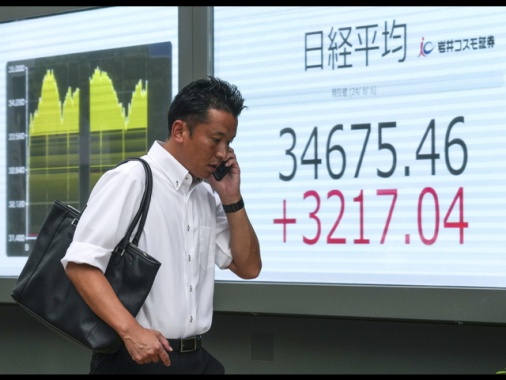 Borsa: Asia positiva, yen si indebolisce dopo rassicurazioni BoJ